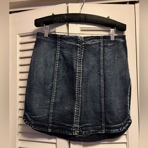 Jean skirt back zip closure